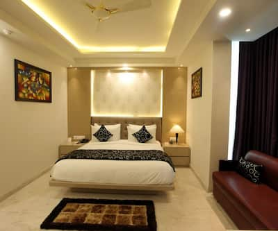 https://imgcld.yatra.com/ytimages/image/upload/t_hotel_yatra_city_desktop/v1490093893/Hotel/New Delhi/00084021/Overview_XZvQ0v.jpg